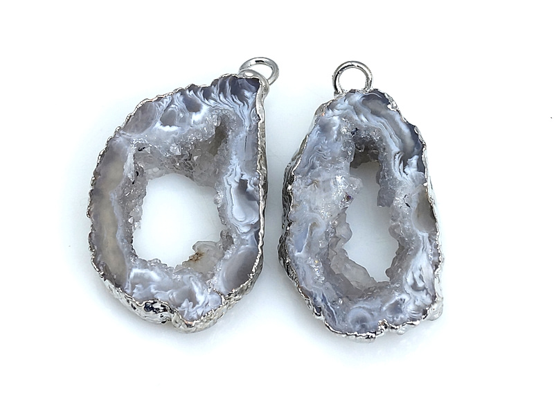 Пара подвесок срезов жеод морозного агата