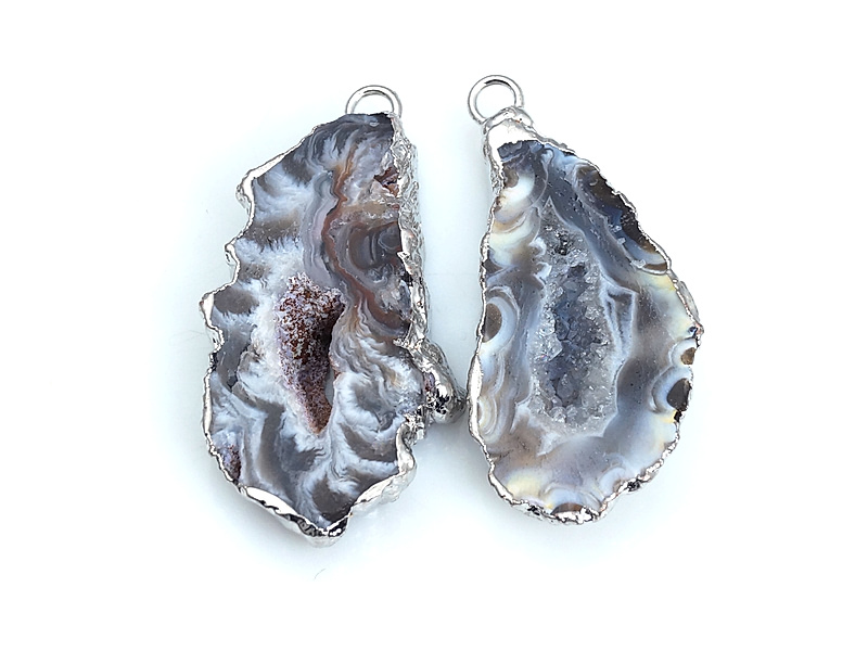 Пара подвесок срезов жеод морозного агата в оправе цвета "серебро". Месторождение - Бразилия. Подвес - 2 мм. Размеры и вес усреднены. Мелкие выемки.
| Интернет-магазин товаров для рукоделия