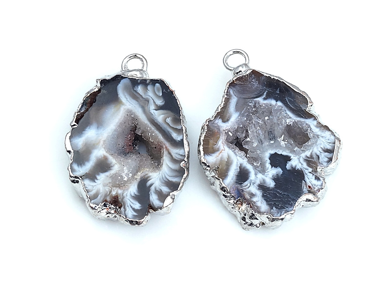 Пара подвесок срезов жеод морозного агата в оправе цвета "серебро". Месторождение - Бразилия. Подвес - 2 мм. Размеры и вес усреднены. Мелкие выемки.
 | Интернет-магазин товаров для рукоделия
