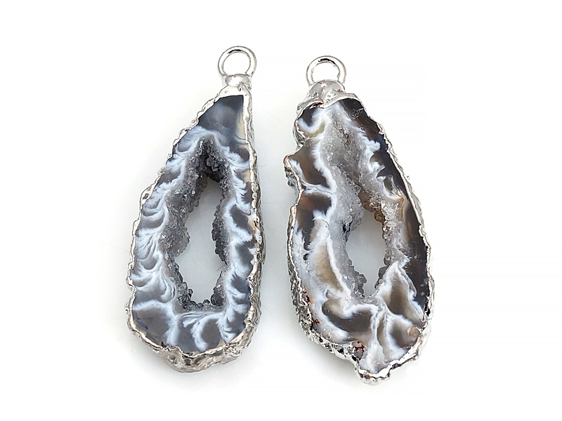 Пара подвесок срезов жеод морозного агата в оправе цвета "серебро". Месторождение - Бразилия. Подвес - 2 мм. Размеры и вес усреднены. Мелкие выемки.
 | Интернет-магазин товаров для рукоделия