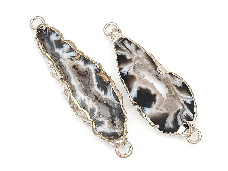 Коннектор среза жеод морозного агата в оправе цвета "серебро". Подвес - 2 мм. Размеры и вес усреднены. Мелкие выемки.
| Интернет-магазин товаров для рукоделия