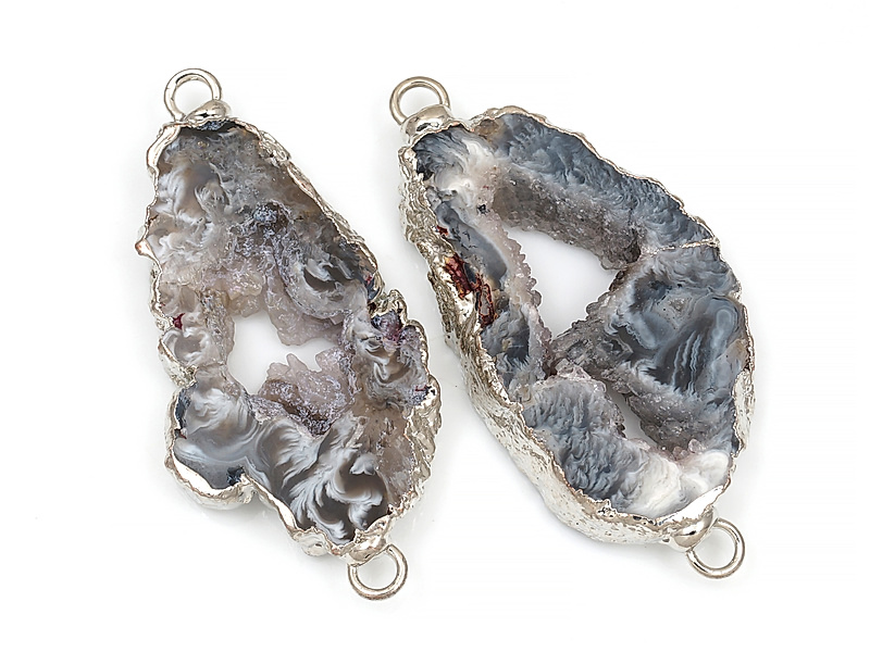 Пара коннекторов срезов жеод морозного агата в оправе цвета "серебро" . Подвес - 2 мм. Размеры и вес усреднены. Мелкие выемки. | Интернет-магазин товаров для рукоделия