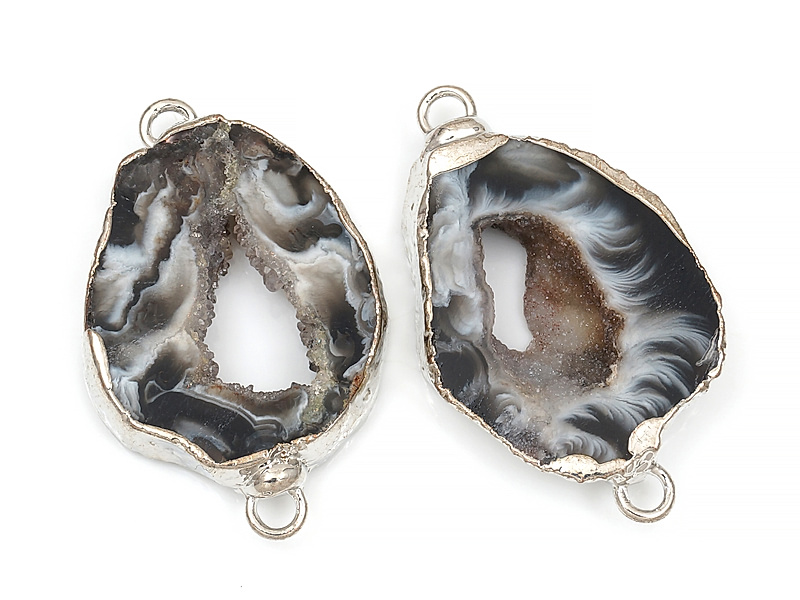 Пара коннекторов срезов жеод морозного агата в оправе цвета "серебро" . Подвес - 2 мм. Размеры и вес усреднены. Мелкие выемки. | Интернет-магазин товаров для рукоделия
