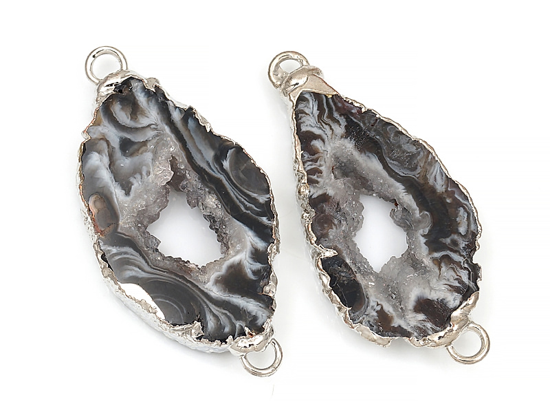 Пара коннекторов срезов жеод морозного агата в оправе цвета "серебро" . Подвес - 2 мм. Размеры и вес усреднены. Мелкие выемки. | Интернет-магазин товаров для рукоделия