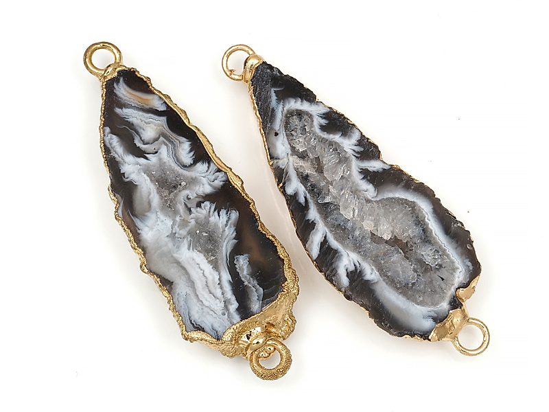 Коннектор среза жеод морозного агата в оправе цвета "золото". Подвес - 2 мм. Размеры и вес усреднены. Мелкие выемки.