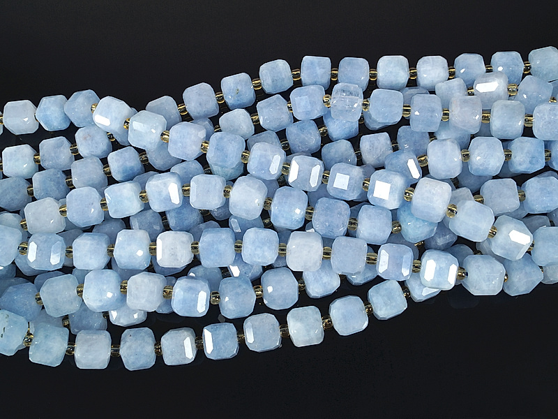 Граненые бусины кубики аквамарина