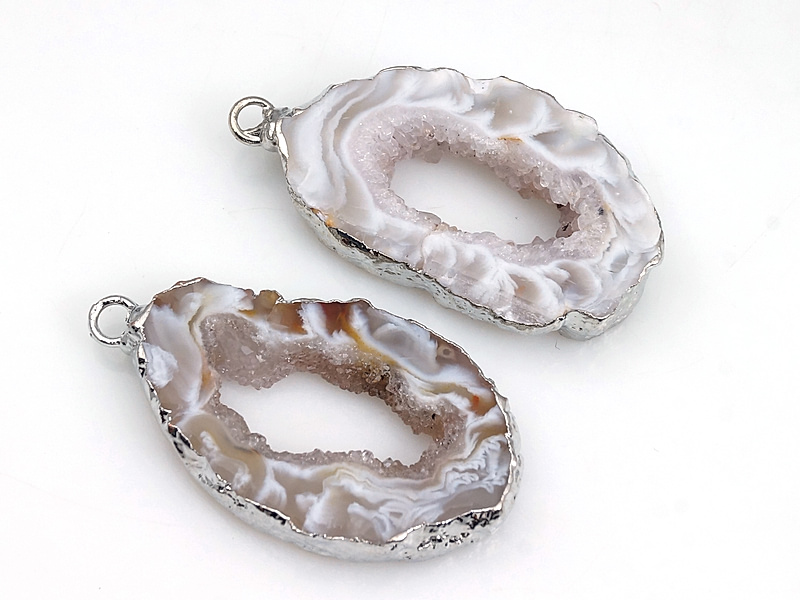 Пара подвесок срезов жеод морозного агата