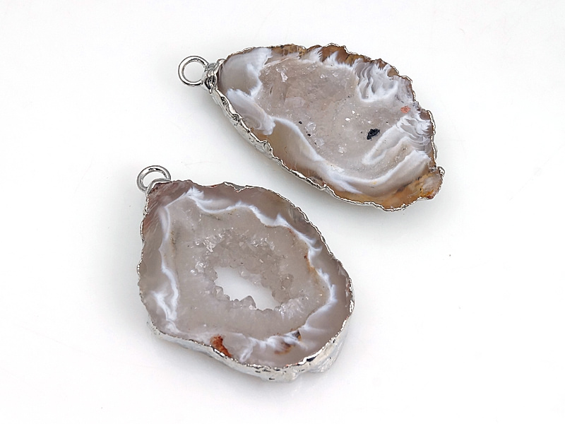 Пара подвесок срезов жеод морозного агата