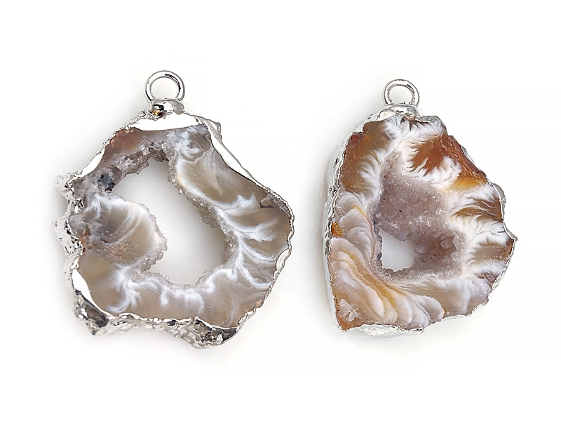 Пара подвесок срезов жеод морозного агата в оправе цвета "серебро". Месторождение - Бразилия. Подвес - 2 мм. Размеры и вес усреднены. Мелкие выемки. | Интернет-магазин товаров для рукоделия