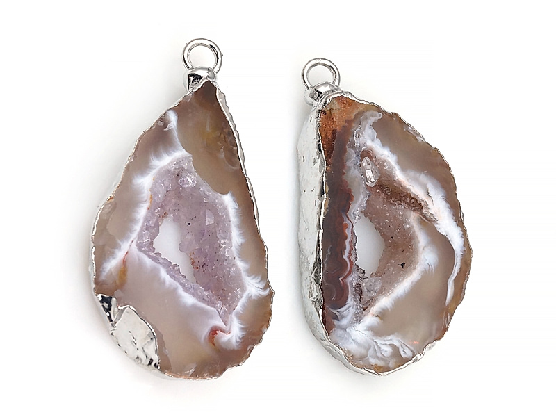 Пара подвесок срезов жеод морозного агата в оправе цвета "серебро". Месторождение - Бразилия. Подвес - 2 мм. Размеры и вес усреднены. Мелкие выемки. | Интернет-магазин товаров для рукоделия