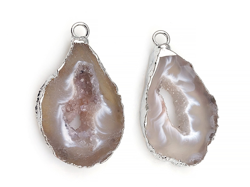 Пара подвесок срезов жеод морозного агата в оправе цвета "серебро". Месторождение - Бразилия. Подвес - 2 мм. Размеры и вес усреднены. Мелкие выемки. | Интернет-магазин товаров для рукоделия
