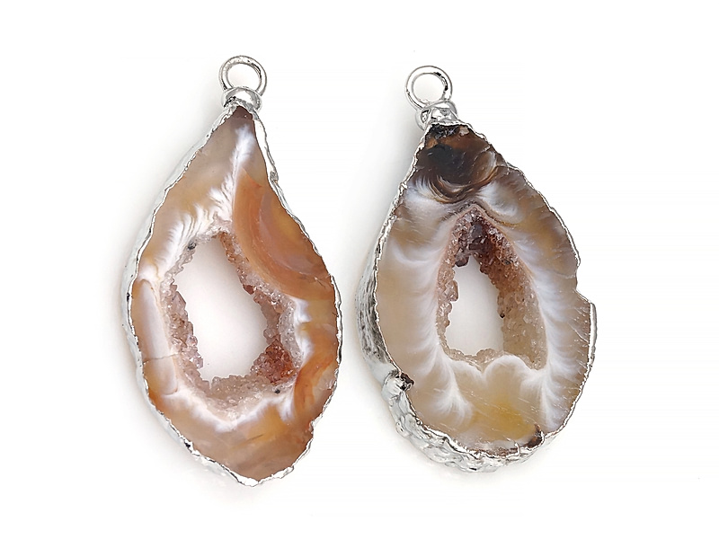 Пара подвесок срезов жеод морозного агата в оправе цвета "серебро". Месторождение - Бразилия. Подвес - 2 мм. Размеры и вес усреднены. Мелкие выемки. | Интернет-магазин товаров для рукоделия