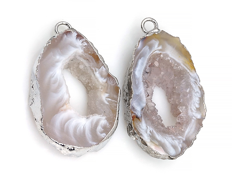 Пара подвесок срезов жеод морозного агата в оправе цвета "серебро". Месторождение - Бразилия. Подвес - 2 мм. Размеры и вес усреднены. Мелкие выемки.
| Интернет-магазин товаров для рукоделия