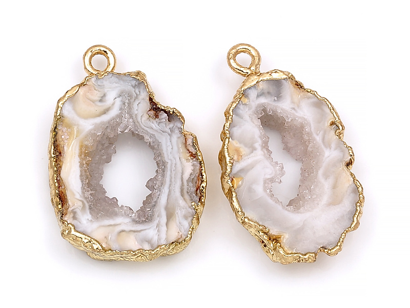 Пара подвесок срезов жеод морозного агата в оправе цвета "золото". Месторождение - Бразилия. Подвес - 2 мм. Размеры и вес усреднены. Мелкие выемки.
 | Интернет-магазин товаров для рукоделия