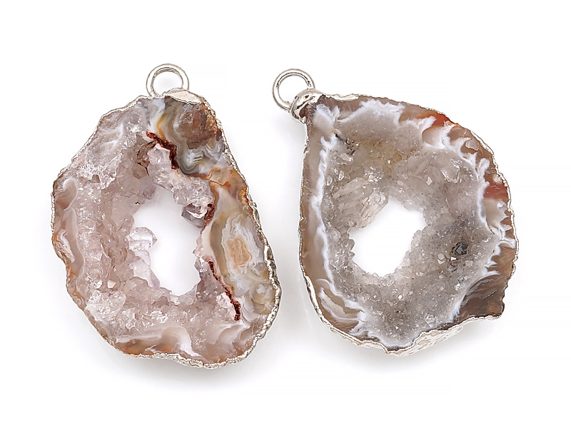 Пара подвесок срезов жеод морозного агата в оправе цвета "серебро". Месторождение - Бразилия. Подвес - 2 мм. Размеры и вес усреднены. Мелкие выемки. | Интернет-магазин товаров для рукоделия
