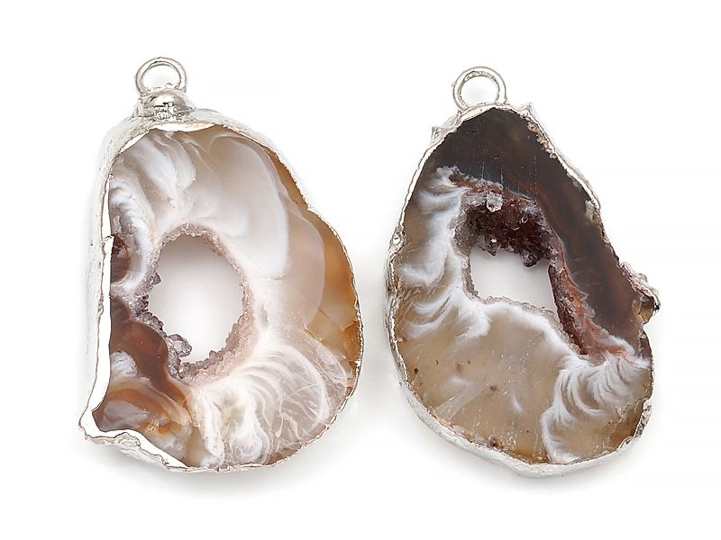 Пара подвесок срезов жеод морозного агата в оправе цвета "серебро". Месторождение - Бразилия. Подвес - 2 мм. Размеры и вес усреднены. Мелкие выемки. | Интернет-магазин товаров для рукоделия