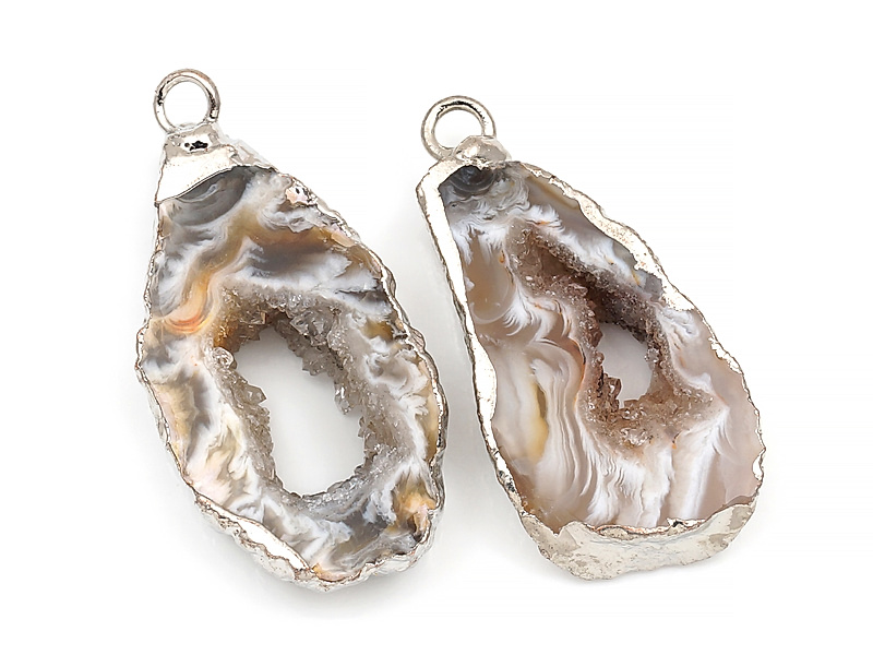 Пара подвесок срезов жеод морозного агата в оправе цвета "серебро". Месторождение - Бразилия. Подвес - 2 мм. Размеры и вес усреднены. Мелкие выемки. | Интернет-магазин товаров для рукоделия