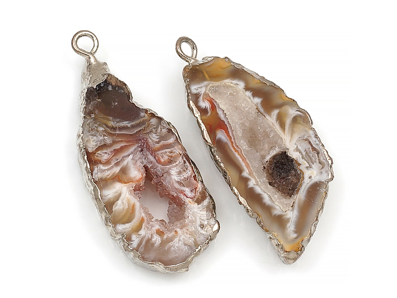 Пара подвесок срезов жеод морозного агата в оправе цвета "серебро". Месторождение - Бразилия. Подвес - 2 мм. Размеры и вес усреднены. Мелкие выемки. | Интернет-магазин товаров для рукоделия