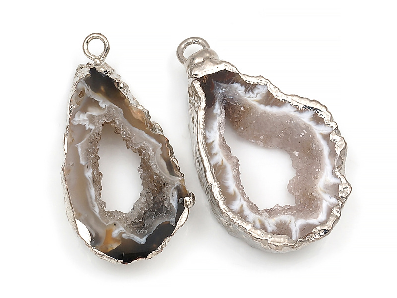 Пара подвесок срезов жеод морозного агата в оправе цвета "серебро". Месторождение - Бразилия. Подвес - 2 мм. Размеры и вес усреднены. Мелкие выемки. | Интернет-магазин товаров для рукоделия