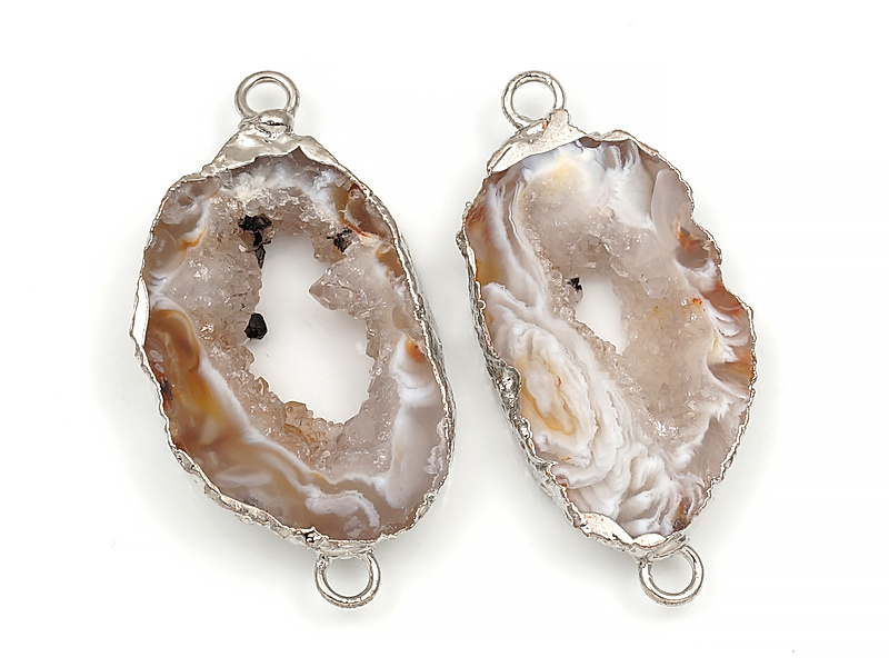 Пара коннекторов срезов жеод морозного агата в оправе цвета "серебро". Месторождение - Бразилия. Подвес - 2 мм. Размеры и вес усреднены. Мелкие выемки.
 | Интернет-магазин товаров для рукоделия