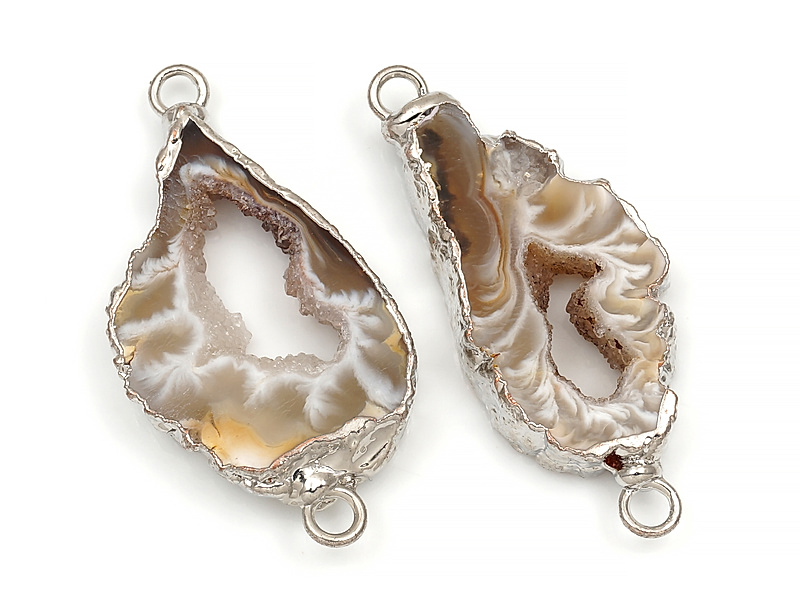 Пара коннекторов срезов жеод морозного агата в оправе цвета "серебро". Месторождение - Бразилия. Подвес - 2 мм. Размеры и вес усреднены. Мелкие выемки.
| Интернет-магазин товаров для рукоделия