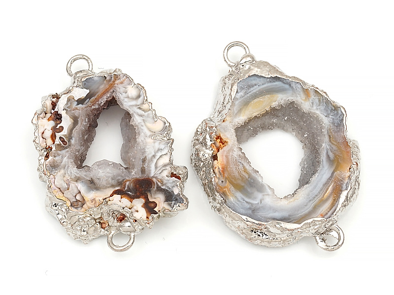 Пара коннекторов срезов жеод морозного агата в оправе цвета "серебро". Месторождение - Бразилия. Подвес - 2 мм. Размеры и вес усреднены. Мелкие выемки.
| Интернет-магазин товаров для рукоделия
