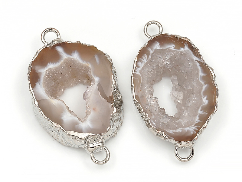 Пара коннекторов срезов жеод морозного агата в оправе цвета "серебро". Месторождение - Бразилия. Подвес - 2 мм. Размеры и вес усреднены. Мелкие выемки.
 | Интернет-магазин товаров для рукоделия