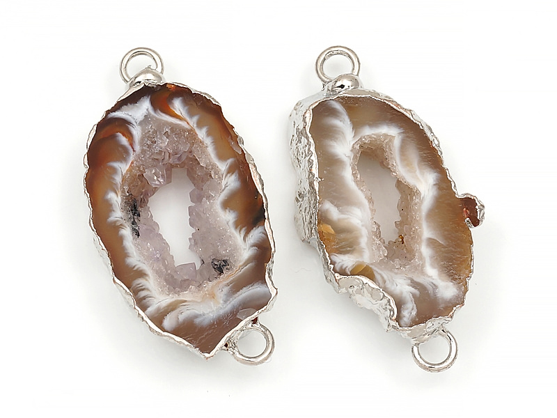 Пара коннекторов срезов жеод морозного агата в оправе цвета "серебро". Месторождение - Бразилия. Подвес - 2 мм. Размеры и вес усреднены. Мелкие выемки.
| Интернет-магазин товаров для рукоделия