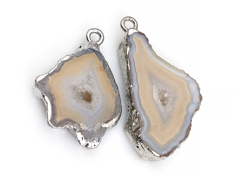 Пара подвесок срезов жеод морозного агата в оправе цвета "серебро". Месторождение - Бразилия. Подвес - 2 мм. Размеры и вес усреднены. Мелкие выемки. | Интернет-магазин товаров для рукоделия