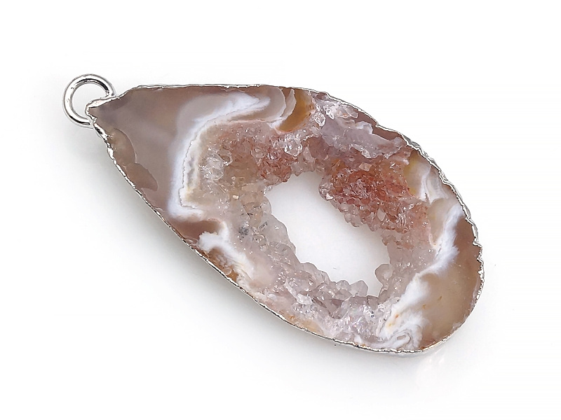 Подвеска из среза жеоды морозного агата в оправе цвета "серебро". Месторождение - Бразилия. Подвес - 2 мм. Размеры и вес усреднены. Мелкие выемки.
 | Интернет-магазин товаров для рукоделия