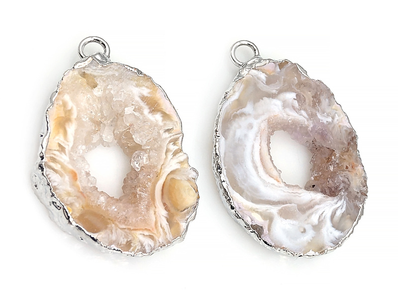 Пара подвесок срезов жеод морозного агата в оправе цвета "серебро". Месторождение - Бразилия. Подвес - 2 мм. Размеры и вес усреднены. Мелкие выемки. | Интернет-магазин товаров для рукоделия