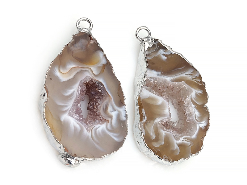 Пара подвесок срезов жеод морозного агата в оправе цвета "серебро". Месторождение - Бразилия. Подвес - 2 мм. Размеры и вес усреднены. Мелкие выемки. | Интернет-магазин товаров для рукоделия