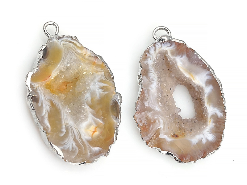 Пара подвесок срезов жеод морозного агата в оправе цвета "серебро". Месторождение - Бразилия. Подвес - 2 мм. Размеры и вес усреднены. Мелкие выемки. | Интернет-магазин товаров для рукоделия