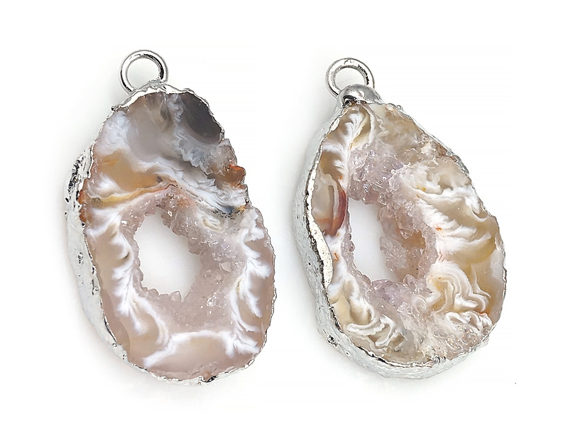 Пара подвесок срезов жеод морозного агата в оправе цвета "серебро". Месторождение - Бразилия. Подвес - 2 мм. Размеры и вес усреднены. Мелкие выемки. | Интернет-магазин товаров для рукоделия