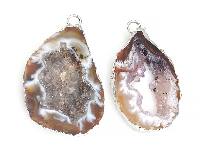 Пара подвесок срезов жеод морозного агата в оправе цвета "серебро". Месторождение - Бразилия. Подвес - 2 мм. Размеры и вес усреднены. Мелкие выемки. | Интернет-магазин товаров для рукоделия