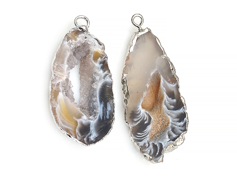 Пара подвесок срезов жеод морозного агата в оправе цвета "серебро". Месторождение - Бразилия. Подвес - 2 мм. Размеры и вес усреднены. Мелкие выемки. | Интернет-магазин товаров для рукоделия