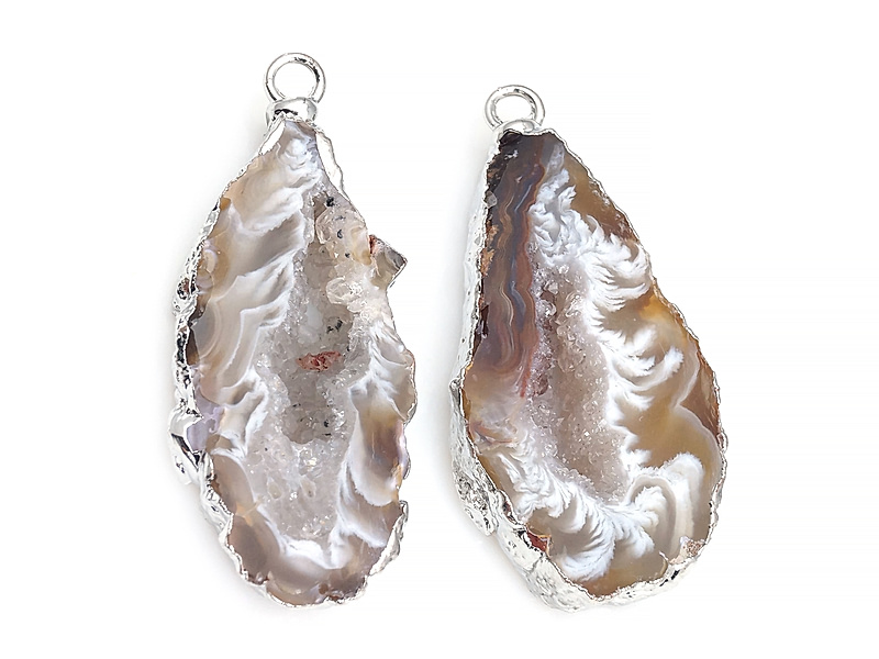 Пара подвесок срезов жеод морозного агата в оправе цвета "серебро". Месторождение - Бразилия. Подвес - 2 мм. Размеры и вес усреднены. Мелкие выемки. | Интернет-магазин товаров для рукоделия