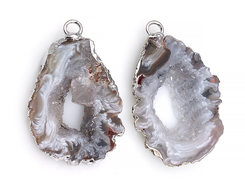 Пара подвесок срезов жеод морозного агата в оправе цвета "серебро". Месторождение - Бразилия. Подвес - 2 мм. Размеры и вес усреднены. Мелкие выемки. | Интернет-магазин товаров для рукоделия