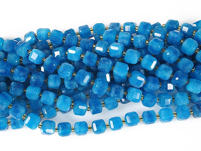 Граненые бусины кубики апатита