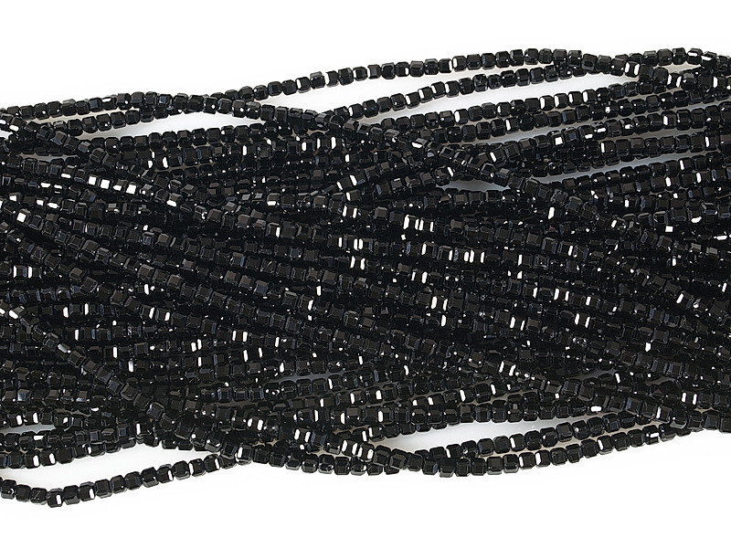 Граненые бусины кубики черной шпинели