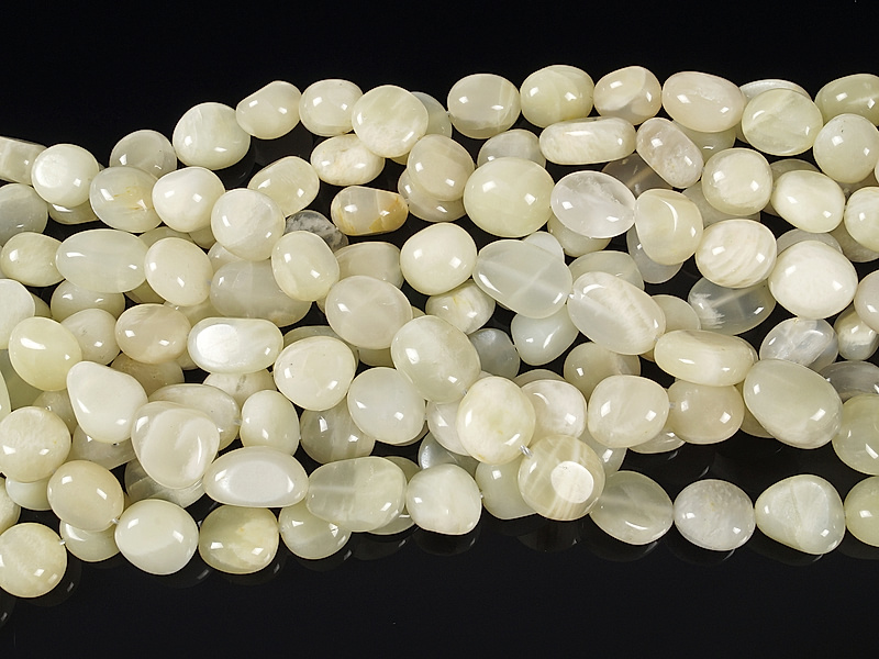 Галтовка серо-жемчужного лунного камня