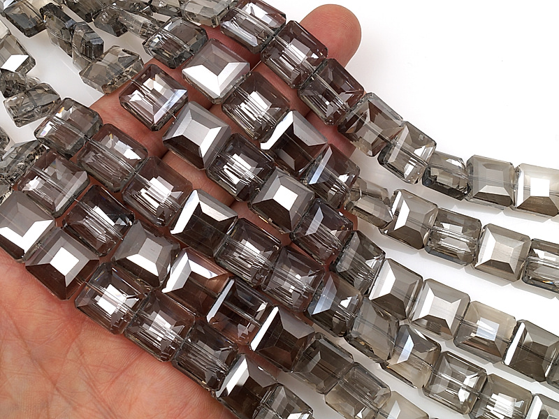 Граненые стеклянные бусины квадрат "Дымчатый кварц"