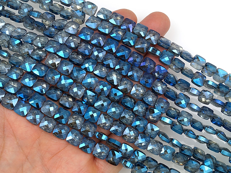 Граненые стеклянные бусины квадрат "Сапфир"