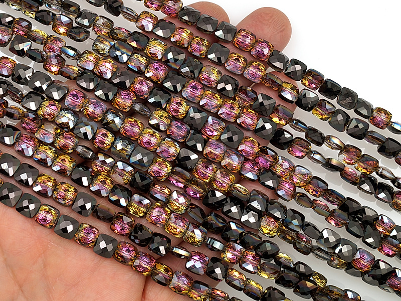 Граненые стеклянные бусины квадрат "Звездчатый диопсид"