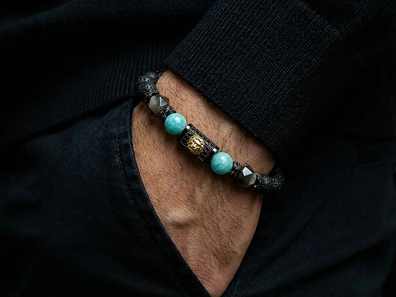 Набор материалов "Мужской браслет с золотым львом"