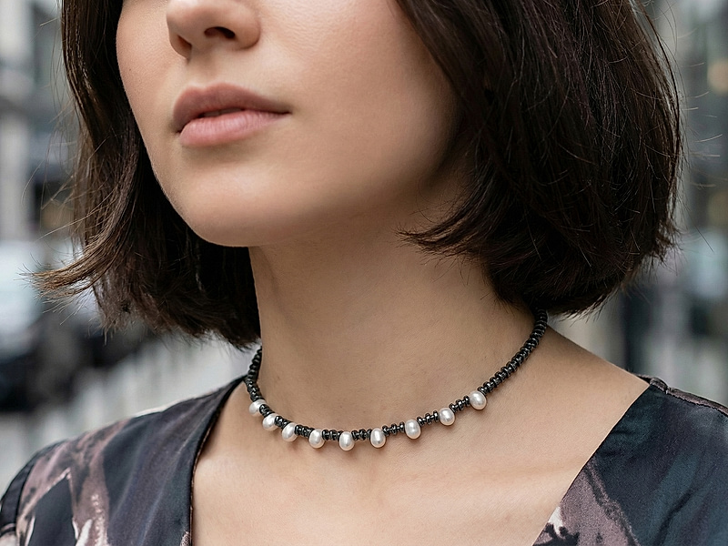 Набор материалов "Чокер  с серым гематитом и белыми зернышками жемчуга"