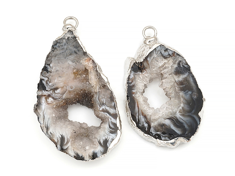 Пара подвесок срезов жеод морозного агата в оправе цвета "серебро". Месторождение - Бразилия. Подвес - 2 мм. Размеры и вес усреднены. Мелкие выемки. | Интернет-магазин товаров для рукоделия