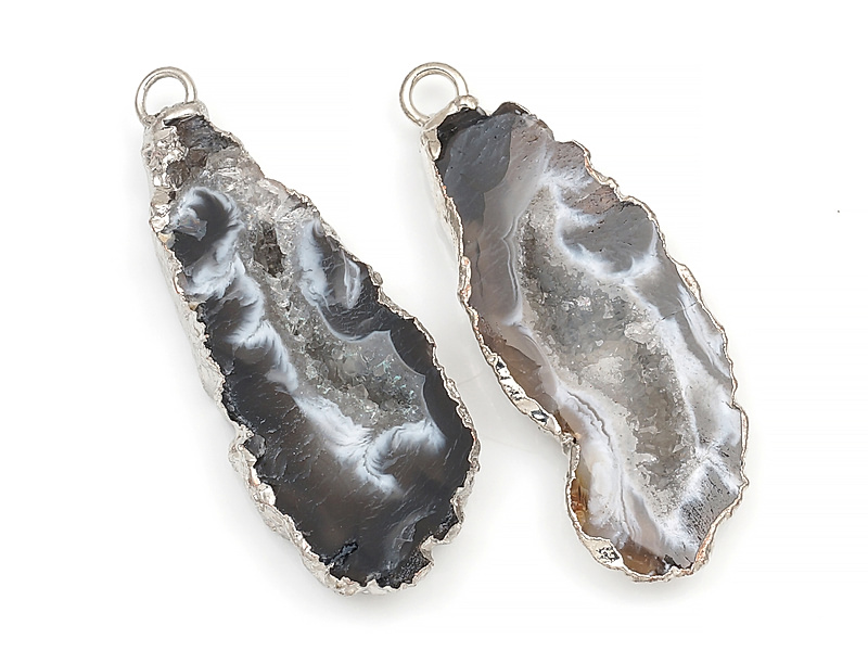 Пара подвесок срезов жеод морозного агата в оправе цвета "серебро". Месторождение - Бразилия. Подвес - 2 мм. Размеры и вес усреднены. Мелкие выемки. | Интернет-магазин товаров для рукоделия