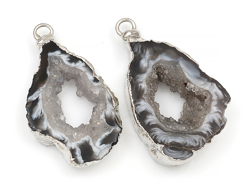 Пара подвесок срезов жеод морозного агата в оправе цвета "серебро". Месторождение - Бразилия. Подвес - 2 мм. Размеры и вес усреднены. Мелкие выемки. | Интернет-магазин товаров для рукоделия