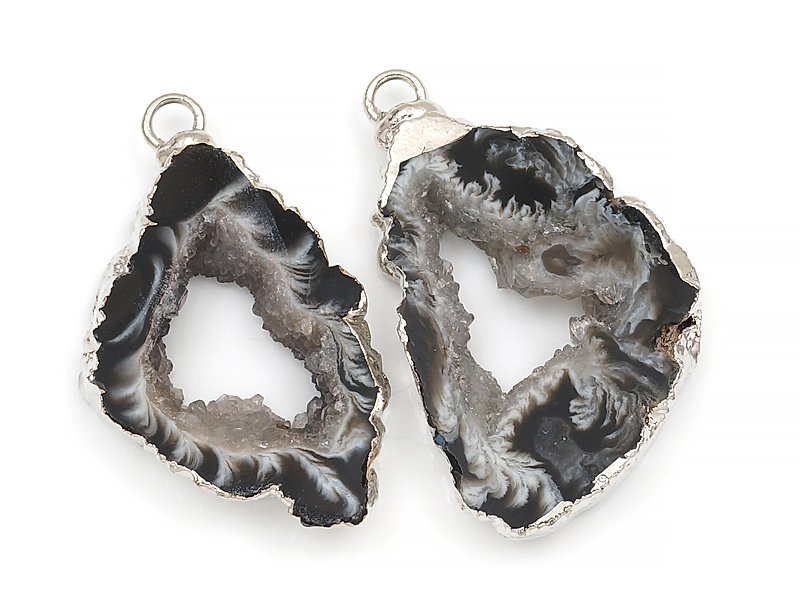 Пара подвесок срезов жеод морозного агата в оправе цвета "серебро". Месторождение - Бразилия. Подвес - 2 мм. Размеры и вес усреднены. Мелкие выемки. | Интернет-магазин товаров для рукоделия